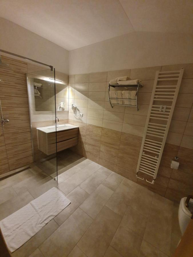קובאריד Restaurant And Rooms Kotlar מראה חיצוני תמונה